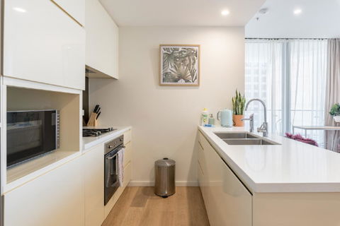 Sydney CBD Modern 2 Bedroom Apartment + Free Car Parking - Accommodation Port Hedland 20