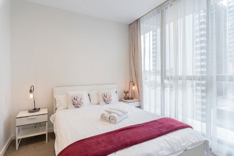 Sydney CBD Modern 2 Bedroom Apartment + Free Car Parking - Accommodation Port Hedland 8