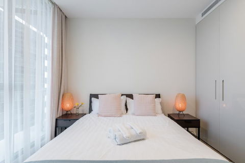 Sydney CBD Modern 2 Bedroom Apartment + Free Car Parking - Accommodation Port Hedland 13