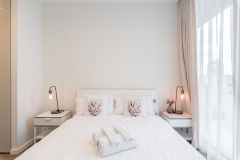 Sydney CBD Modern 2 Bedroom Apartment + Free Car Parking - Accommodation Port Hedland 7