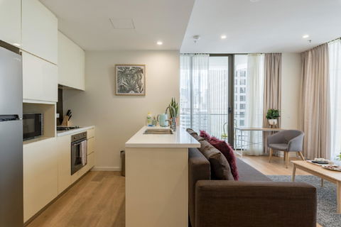 Sydney CBD Modern 2 Bedroom Apartment + Free Car Parking - Accommodation Port Hedland 21