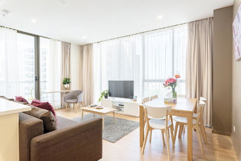 Sydney CBD Modern 2 Bedroom Apartment + Free Car Parking - Accommodation Port Hedland 0