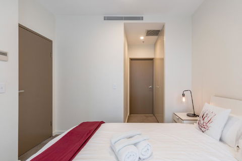 Sydney CBD Modern 2 Bedroom Apartment + Free Car Parking - Accommodation Port Hedland 9