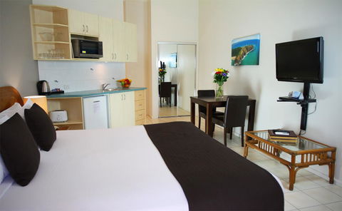 The Byron Beachcomber - Accommodation Port Hedland 13