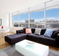 Gadigal Groove - Modern and Bright 3BR Executive Apartment in Zetland with Views - Accommodation Port Hedland