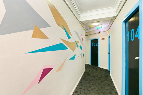 Mad Monkey Downtown - Accommodation Port Hedland 5