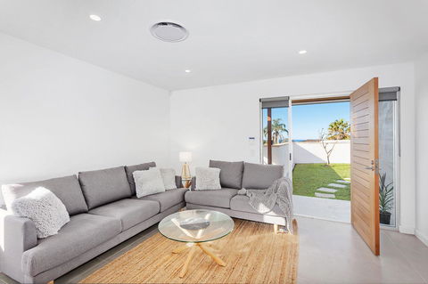 Modern Guest House - Accommodation Port Hedland 1