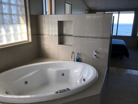 OceanScape Luxury Beachfront Villas - Accommodation Port Hedland 5