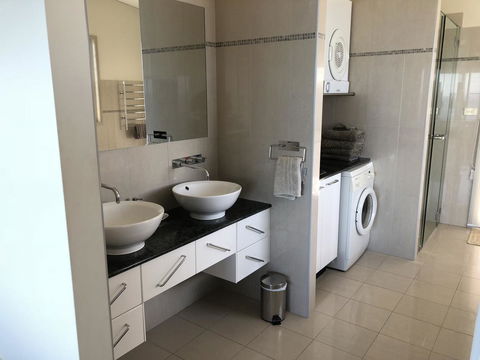 OceanScape Luxury Beachfront Villas - Accommodation Port Hedland 4