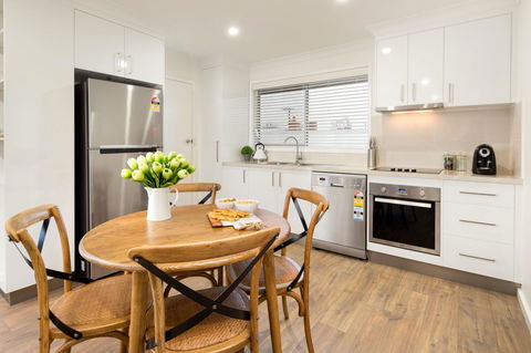 Sleeping In Style - Central & Sophisticated - Accommodation Port Hedland 6