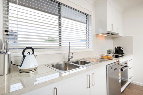 Sleeping In Style - Central & Sophisticated - Accommodation Port Hedland 4