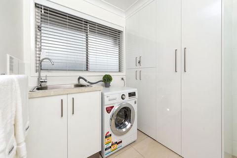 Sleeping In Style - Central & Sophisticated - Accommodation Port Hedland 2