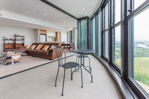 180Â° Water View Three Bedroom (wooden Furniture) - Accommodation Port Hedland 7