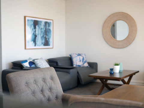 Panoramic Harbour Views And Unbeatable Comfort - Accommodation Port Hedland 10