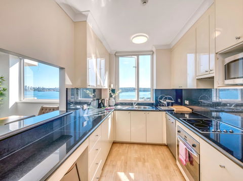 Panoramic Harbour Views And Unbeatable Comfort - Accommodation Port Hedland 7