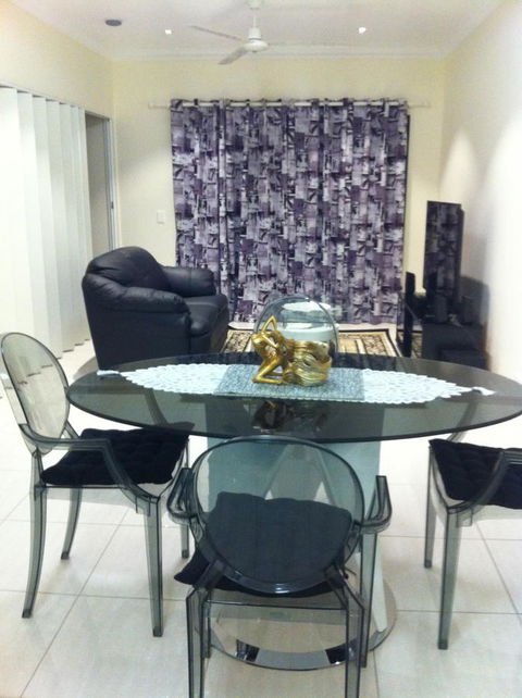 Nomikis\'On The Avenue - Accommodation Port Hedland 20