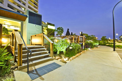 Nomikis\'On The Avenue - Accommodation Port Hedland 2