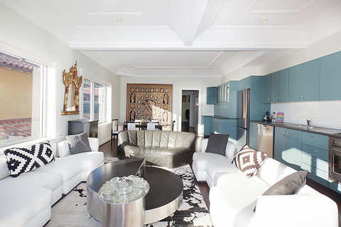 Art Deco Apartment With Breathtaking Water Views - Accommodation Port Hedland 7