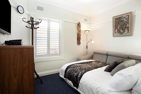 Art Deco Apartment With Breathtaking Water Views - Accommodation Port Hedland 9