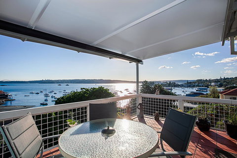 Art Deco Apartment With Breathtaking Water Views - Accommodation Port Hedland 3