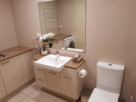 Darwin-Ocean Views, Tropical Getaway, Pool & Aircon - Accommodation Port Hedland 14