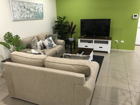 Darwin-Ocean Views, Tropical Getaway, Pool & Aircon - Accommodation Port Hedland 4