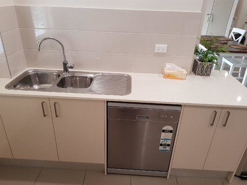 Darwin-Ocean Views, Tropical Getaway, Pool & Aircon - Accommodation Port Hedland 12