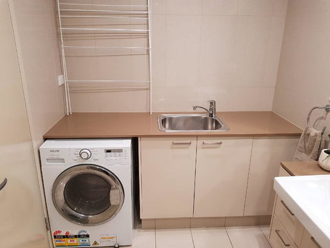 Darwin-Ocean Views, Tropical Getaway, Pool & Aircon - Accommodation Port Hedland 16