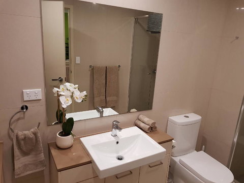 Darwin-Ocean Views, Tropical Getaway, Pool & Aircon - Accommodation Port Hedland 13