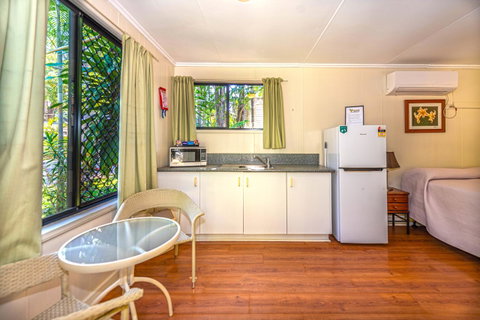 Oasis Tourist Park - Accommodation Port Hedland 6