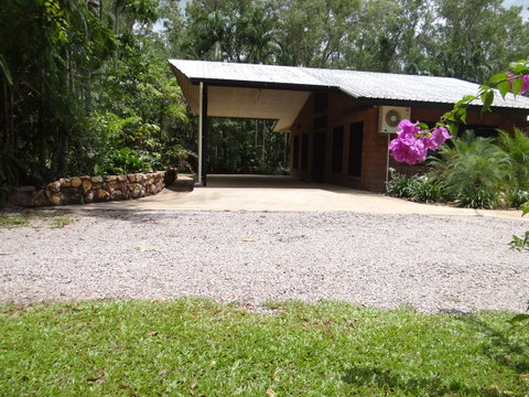 DARWIN'S SHADY ACRES RETREAT - Accommodation Port Hedland 2