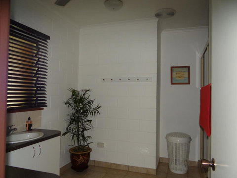 DARWIN'S SHADY ACRES RETREAT - Accommodation Port Hedland 27