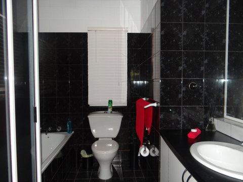 DARWIN'S SHADY ACRES RETREAT - Accommodation Port Hedland 33