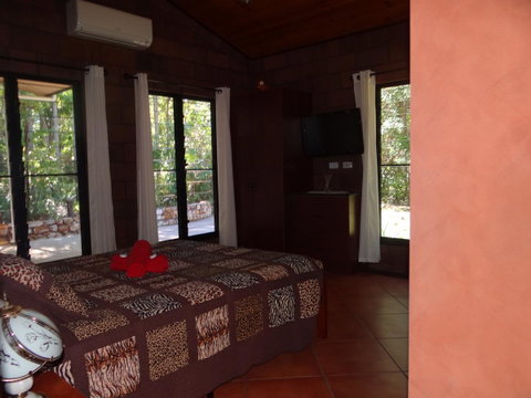 DARWIN'S SHADY ACRES RETREAT - Accommodation Port Hedland 38