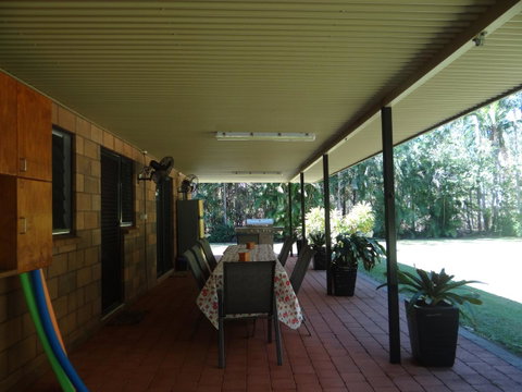 DARWIN'S SHADY ACRES RETREAT - Accommodation Port Hedland 6