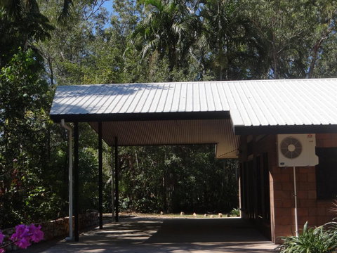 DARWIN'S SHADY ACRES RETREAT - Accommodation Port Hedland 3