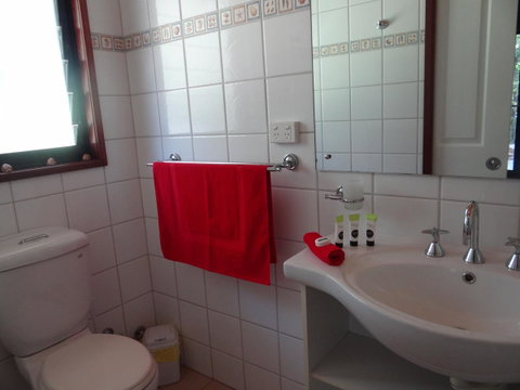 DARWIN'S SHADY ACRES RETREAT - Accommodation Port Hedland 39