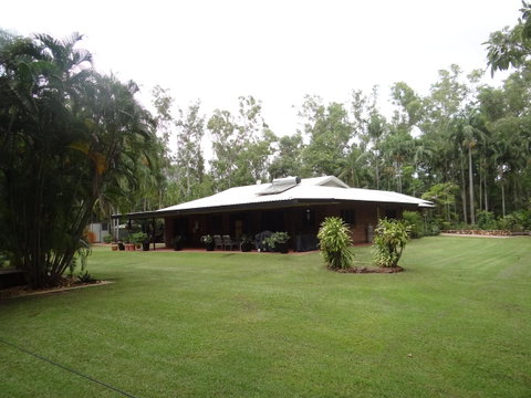 DARWIN'S SHADY ACRES RETREAT - Accommodation Port Hedland 0