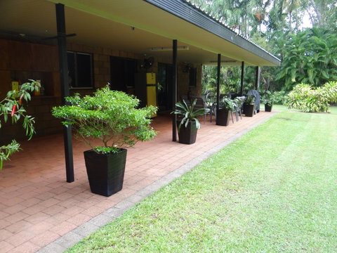 DARWIN'S SHADY ACRES RETREAT - Accommodation Port Hedland 7