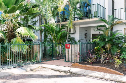 CitySide Apartment - 2 Bedroom With Private Courtyard - Accommodation Port Hedland 6