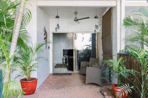 CitySide Apartment - 2 Bedroom With Private Courtyard - Accommodation Port Hedland 7