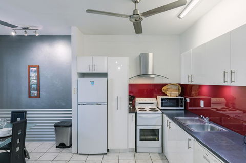 CitySide Apartment - 2 Bedroom With Private Courtyard - Accommodation Port Hedland 3
