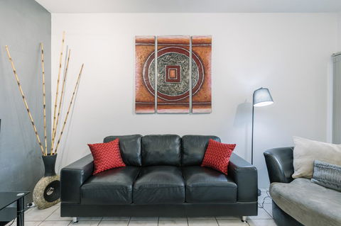CitySide Apartment - 2 Bedroom With Private Courtyard - Accommodation Port Hedland 4