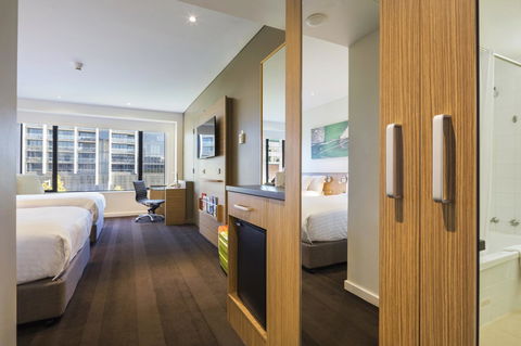Crowne Plaza Canberra, An IHG Hotel - Accommodation Port Hedland 23