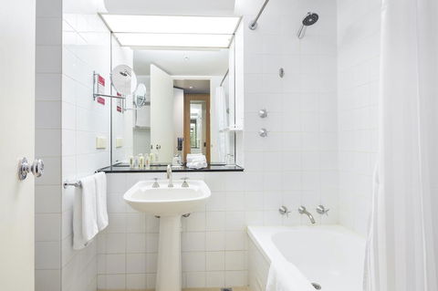 Crowne Plaza Canberra, An IHG Hotel - Accommodation Port Hedland 26
