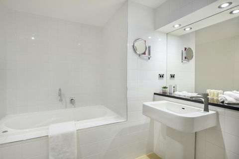 Crowne Plaza Canberra, An IHG Hotel - Accommodation Port Hedland 28