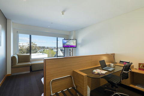 Crowne Plaza Canberra, An IHG Hotel - Accommodation Port Hedland 15