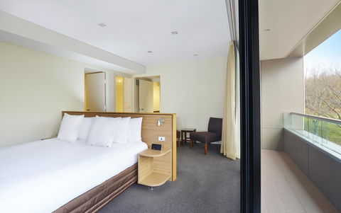 Crowne Plaza Canberra, An IHG Hotel - Accommodation Port Hedland 13