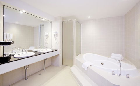 Crowne Plaza Canberra, An IHG Hotel - Accommodation Port Hedland 20
