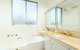 Bondi Apt. For 4 With Panoramic Ocean And Park Views - thumb 3
